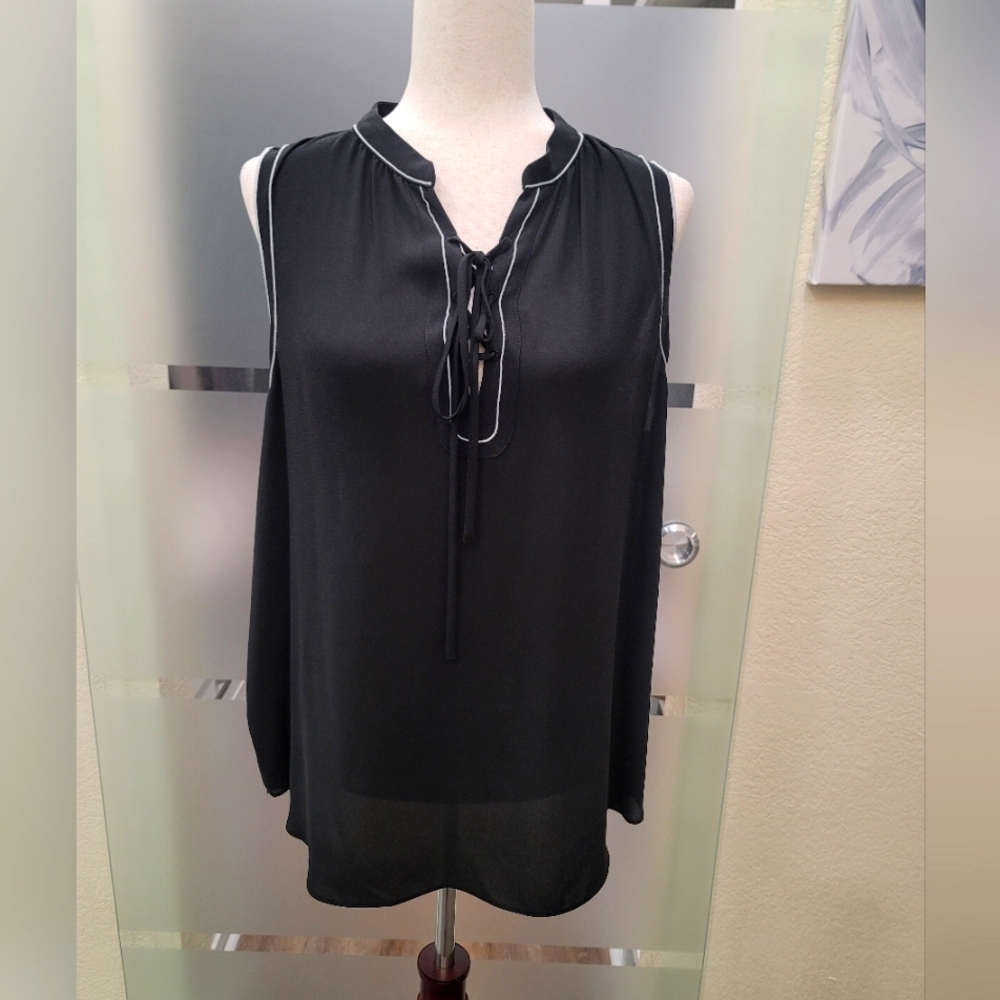 Ann Taylor Black Sleeveless Top With Keyhole Neckline & Contrast Stitching Sz L